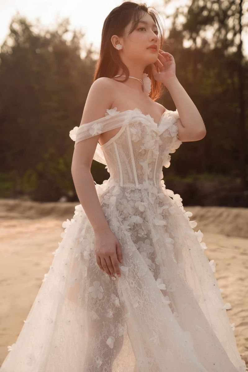 Mẫu váy cưới trắng đẹp của NTK Quyên Nguyễn  Quyên Nguyễn Bridal
