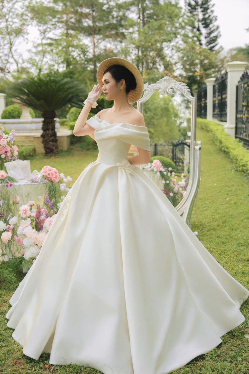 Gợi ý cho cô dâu Địa Chỉ Thuê Váy Cưới Tiếp Khách Đẹp Ở Hà Nội