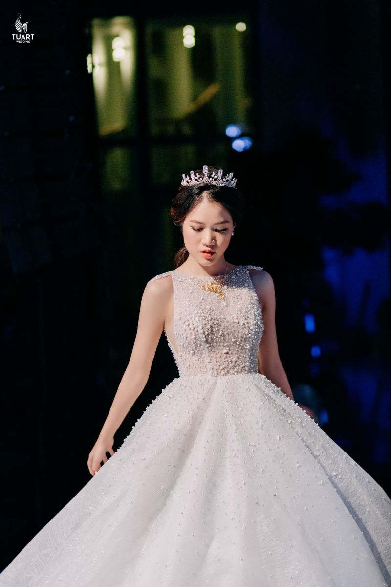25+ Mẫu váy cưới cho bà bầu đẹp - Tài Lộc Wedding