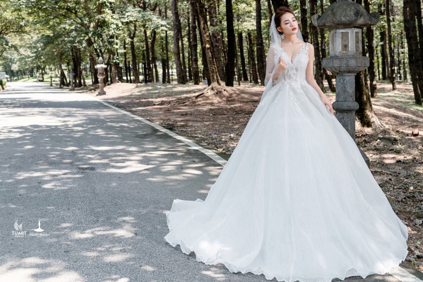 9 chiếc váy cưới đẹp và đắt tiền nhất của sao - ELLE VN