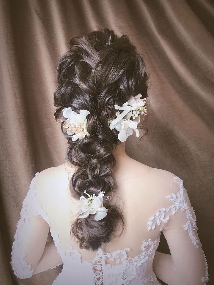 Hãy cùng xem những kiểu tóc cô dâu đẹp nhất trong ngày hôn lễ để bạn trở thành tâm điểm của sự kiện và cảm thấy tự tin nhất!